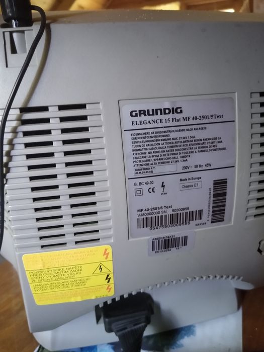 Telewizor kolorowy Grundig bez dekodera. Z pilotem.