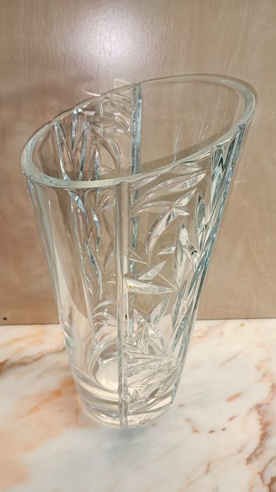 Jarra de cristal D ARQUES 30cm altura com um design multifacetado e de