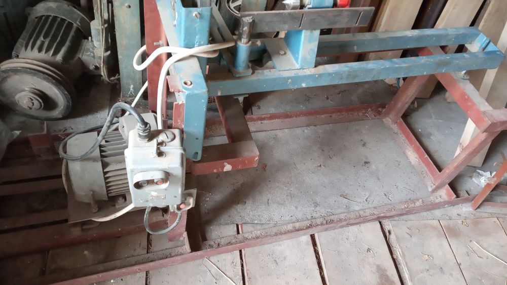 Tokarka do obróbki drewna