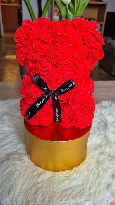 Prezent Miś z pudełkiem słodyczy