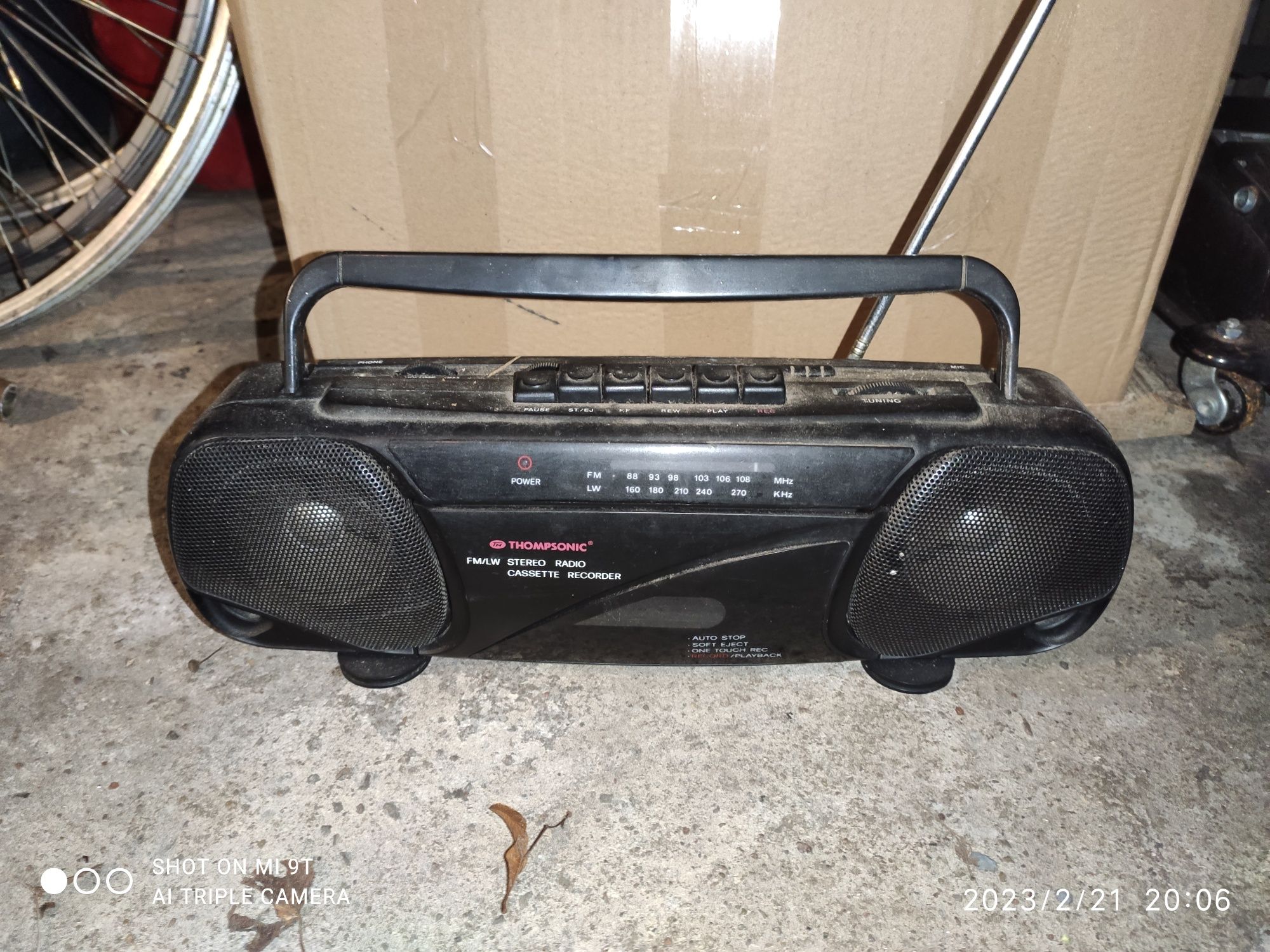 Radio radioodtwarzacz na kasete magnetofonową