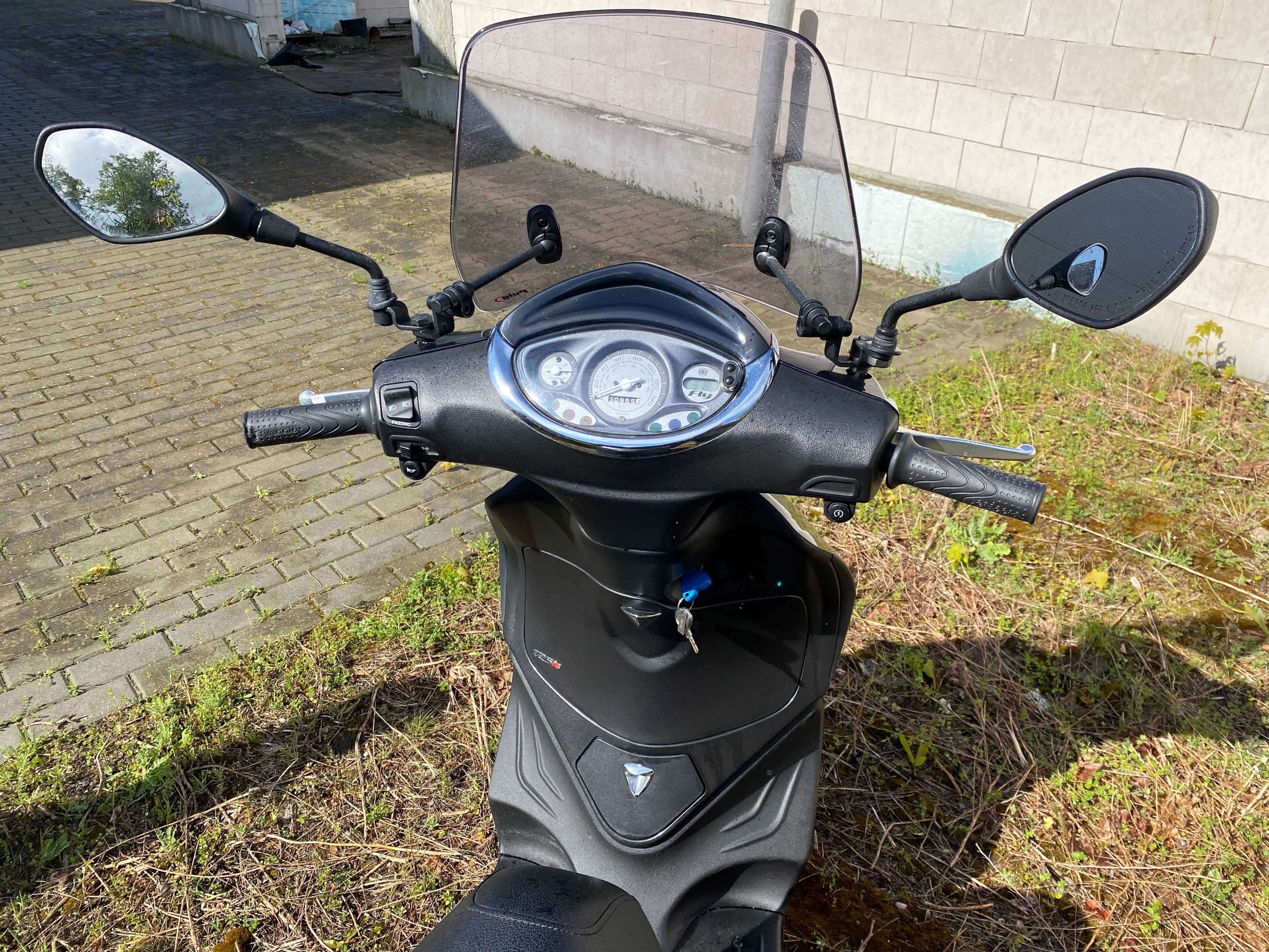 Skuter Piaggio Fly 125 rok 2016 tylko 955 km przebiegu jak nowy