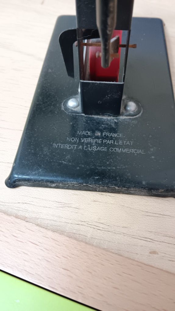 Balança muito antiga pesar cartas!