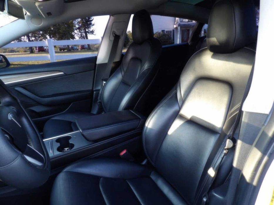 Tesla Model 3      2022