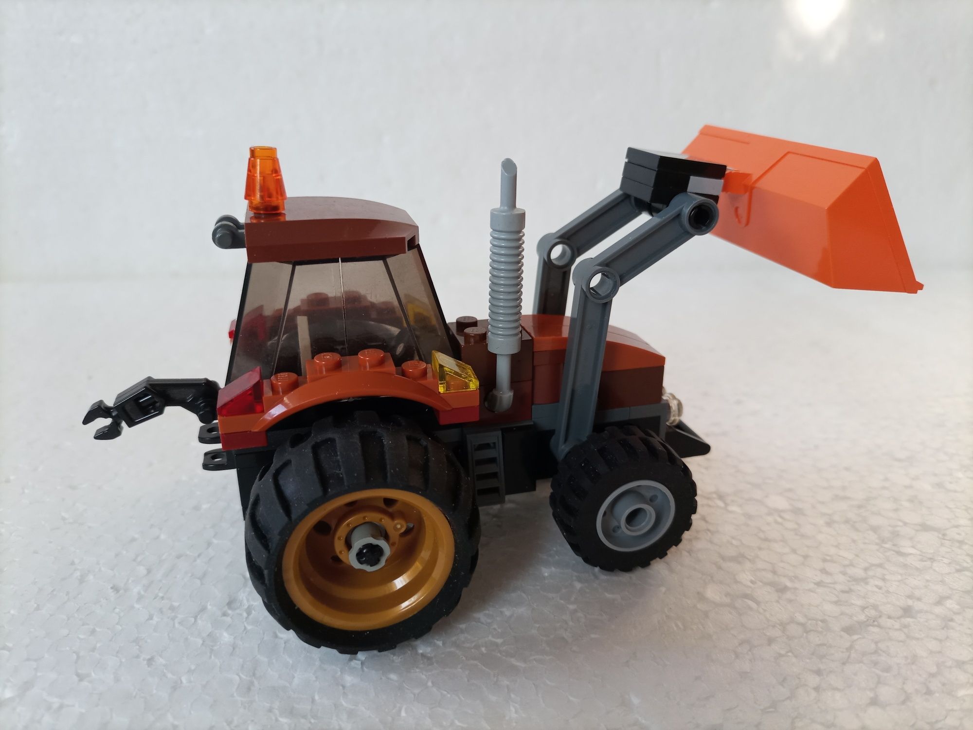 Klocki LEGO traktor farma