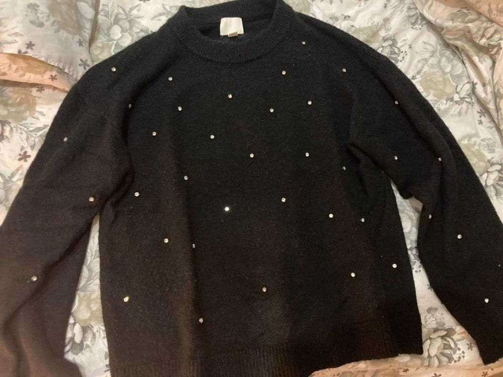 Malha preta com brilhantes H&M