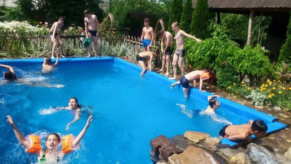 Оренда житла з басейном на березі Дністра в селі Сокіл