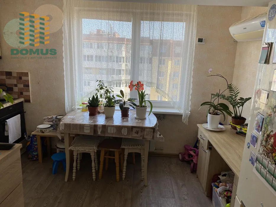 Продам 1 комн ЖК "Радужный" с ремонтом и мебелью на Таирова!