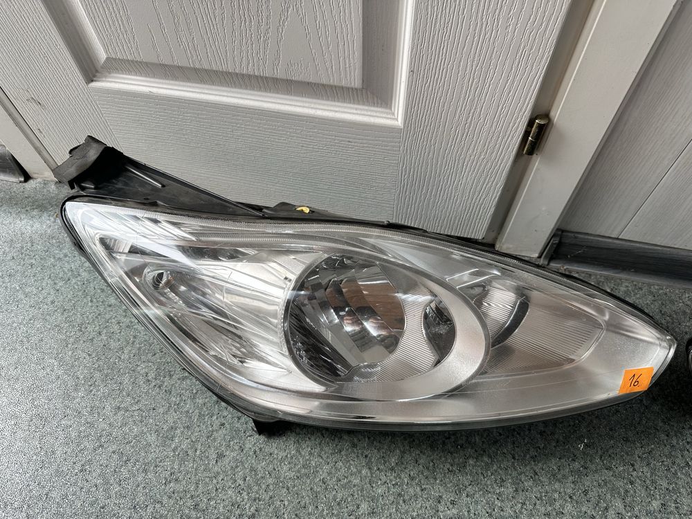 Фара передняя Ford C MAX