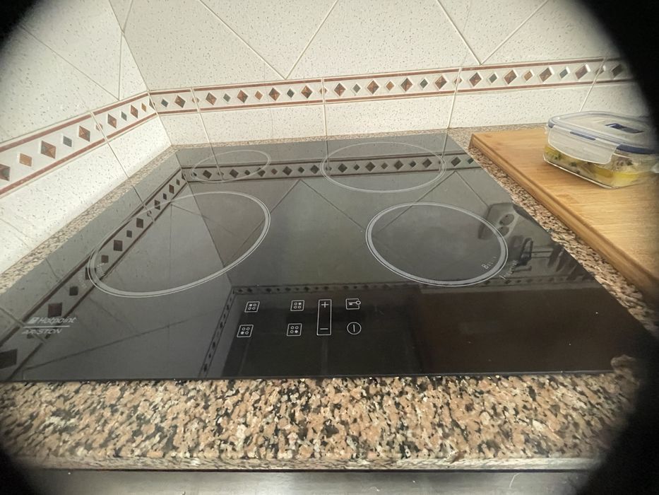 Placa induçao Ariston em estado quase novo a funcional plenamente