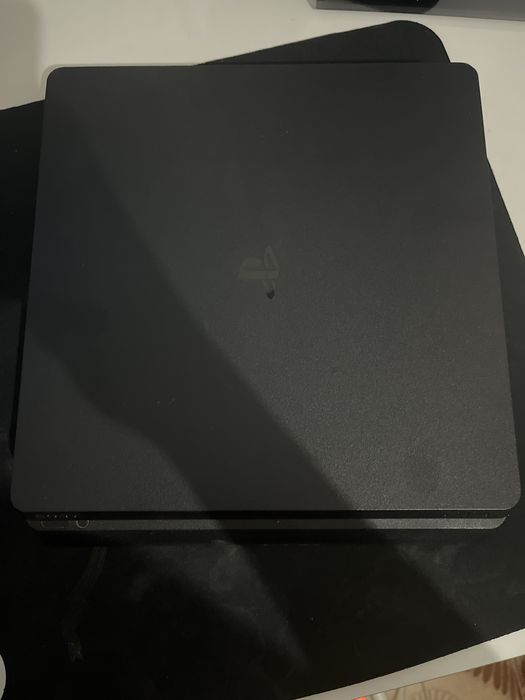 PS4 Slim em otimo estado