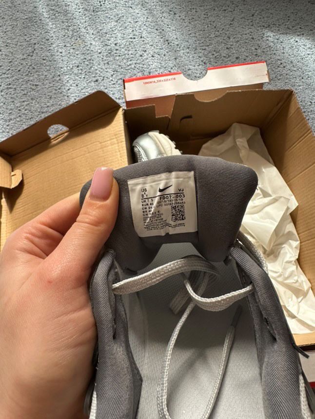 кросівки Nike V2k run