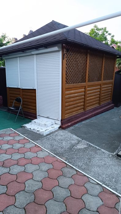 Оренда будинку з басейном на Роші