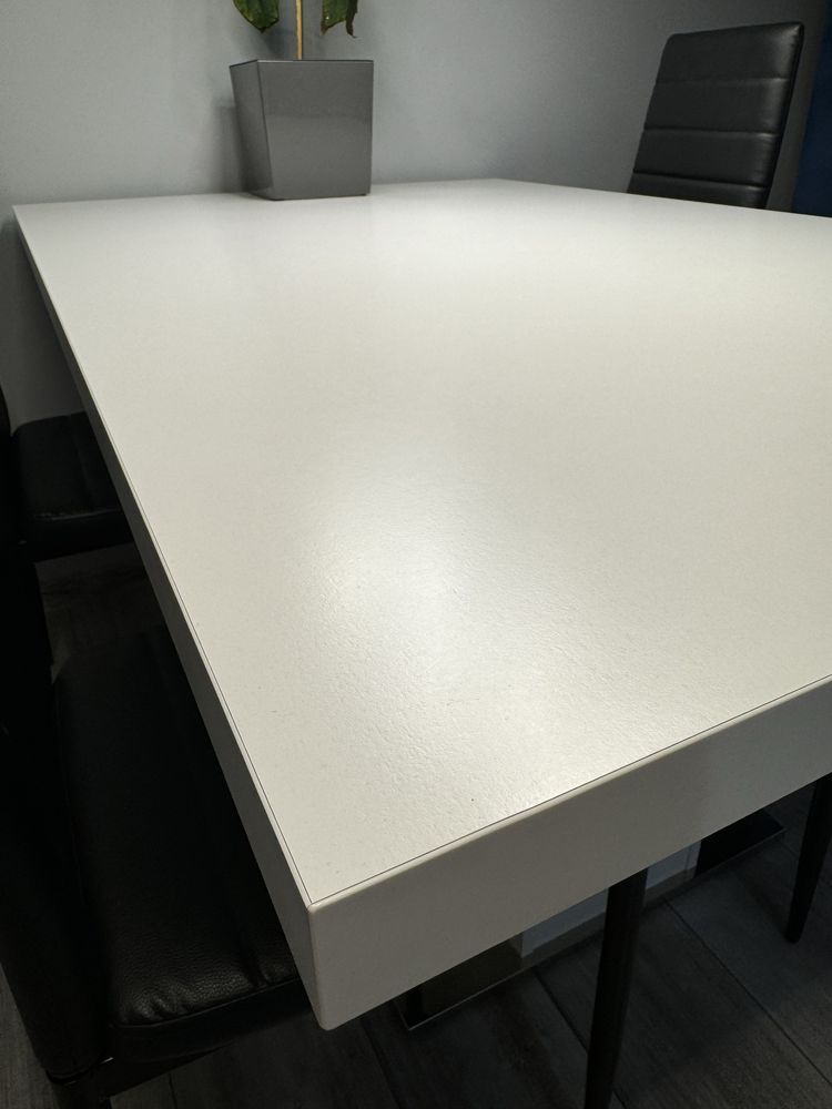 Stół drewniany biały - bardzo stabilny