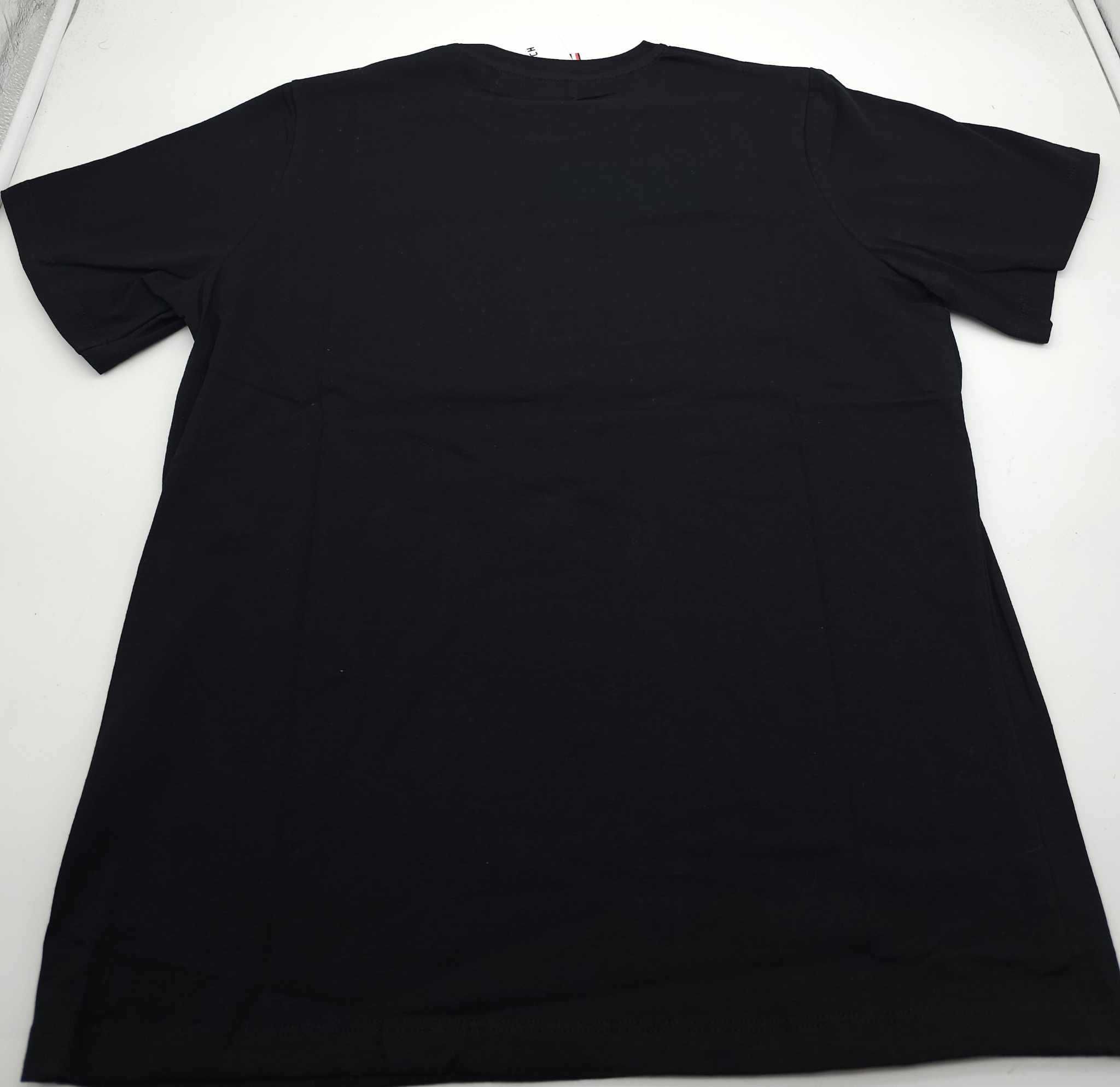 T-shirt novo modelo preta, bordada
