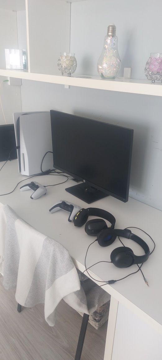 Sprzedam Ps5 wraz z monitorem