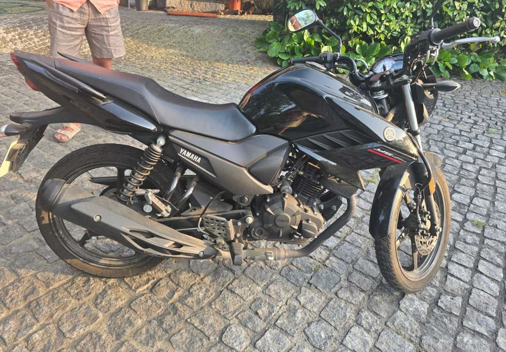 Yamaha 125 preta