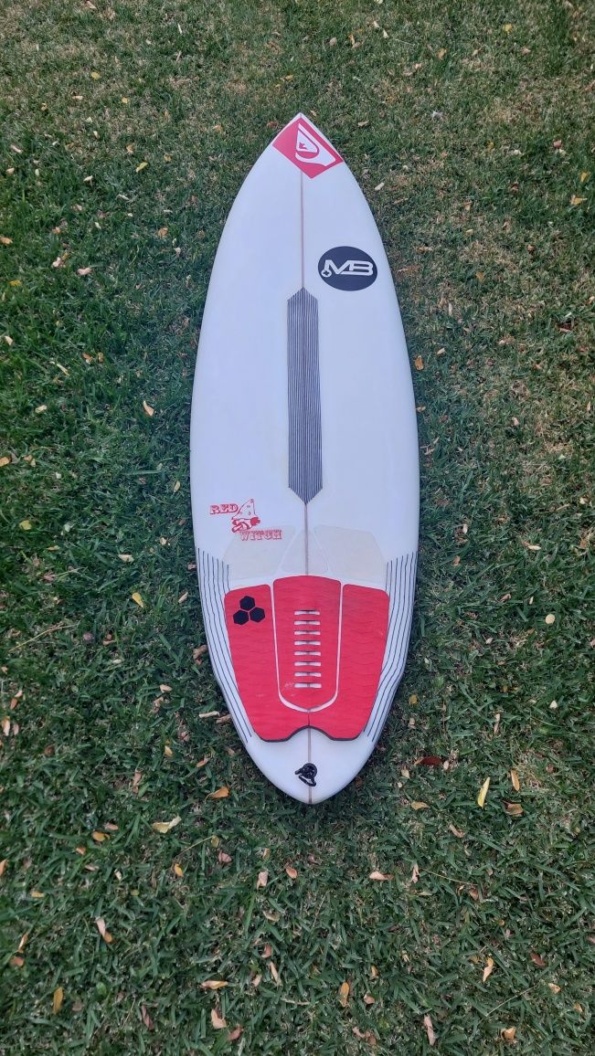 Prancha surf Manual Surfboboards 5'10 Red Witch com  32 L
