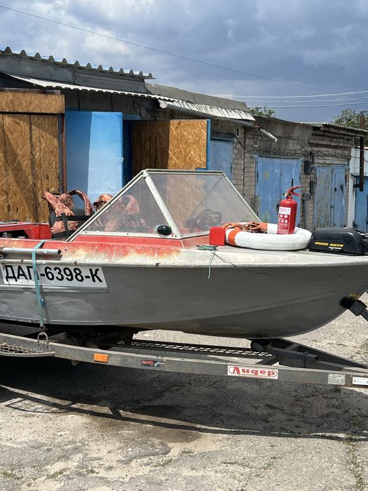 Катер Крым ,мотор Меркури ,лафет.