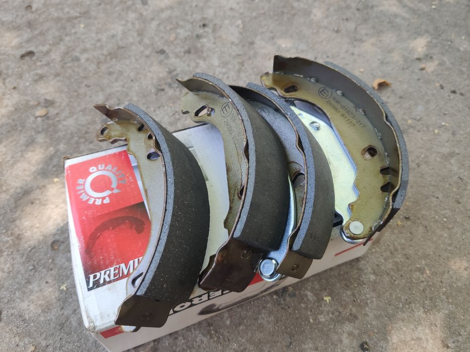 Продам гальмівні колодки Ferodo барабанні задні