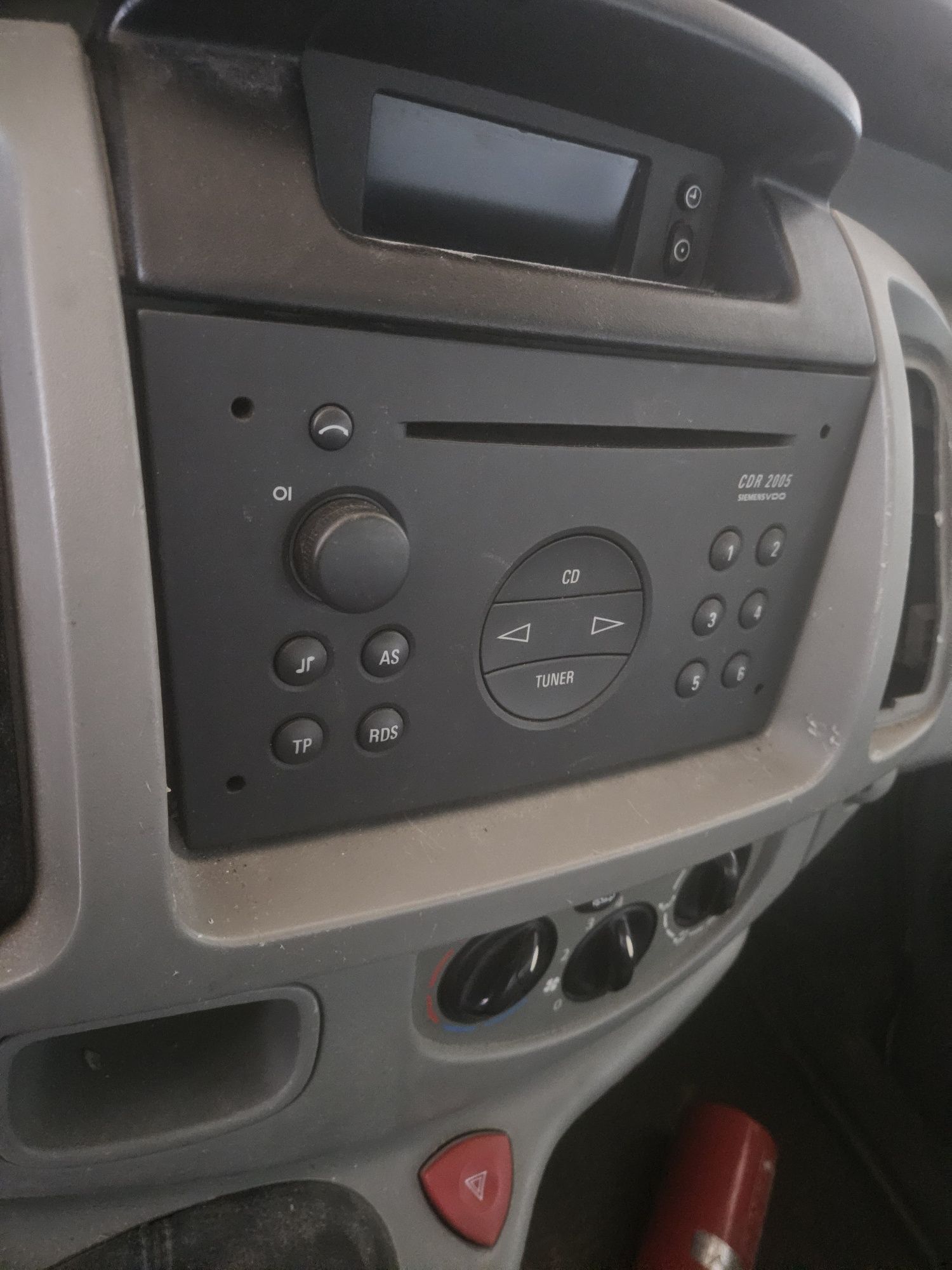 Renault Trafic Vivaro radio z wyswietlaczem