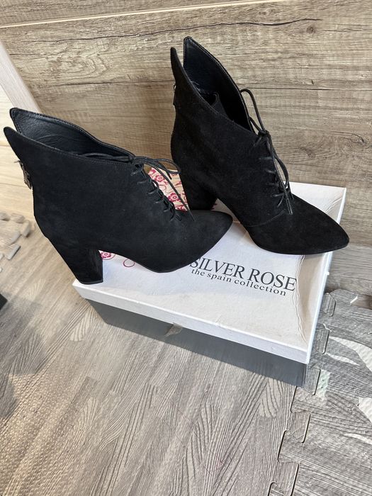 Ботінки на підборах