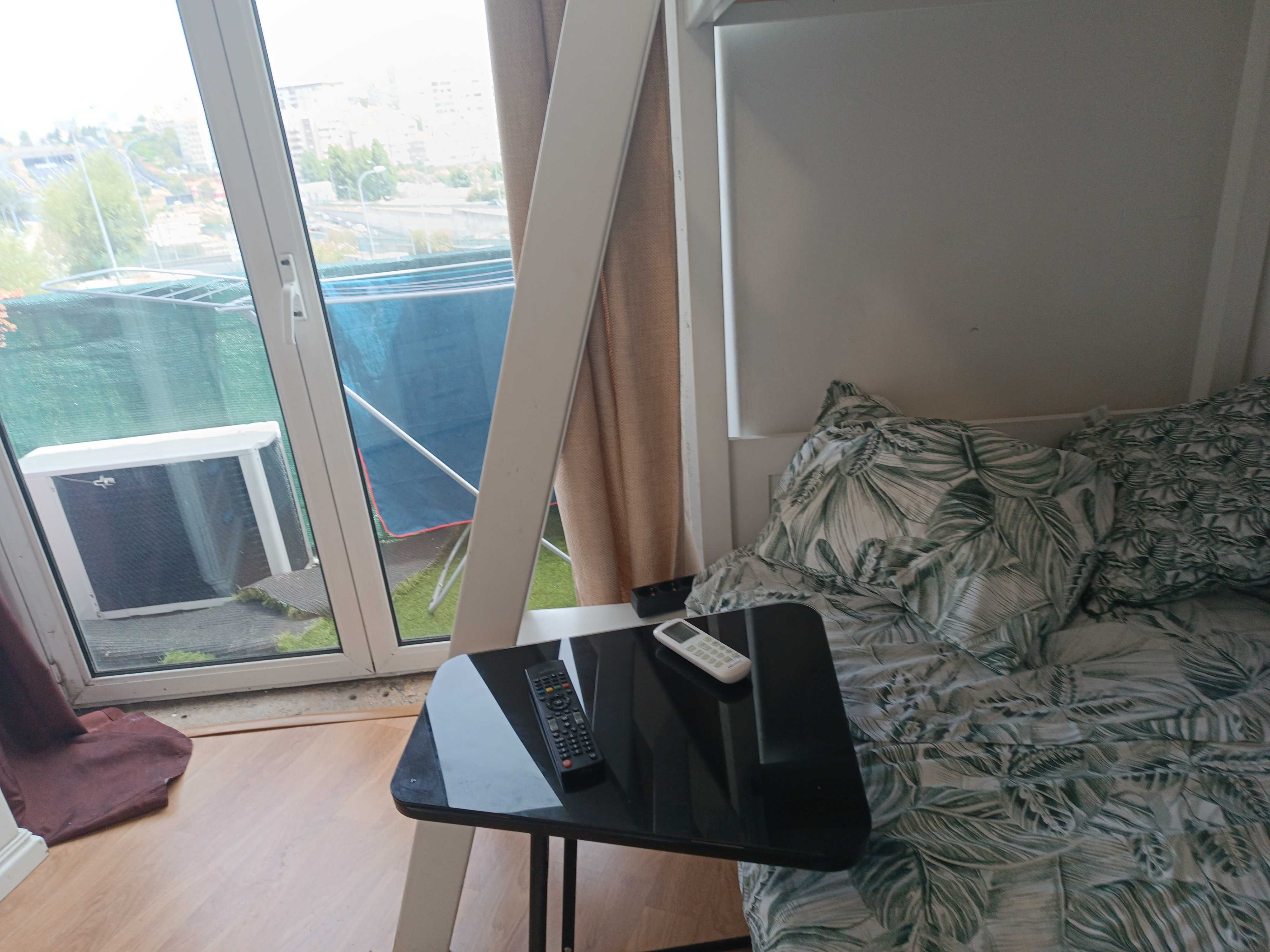 Quarto Privado com Varanda, Beliche, TV, Wi-Fi & AC