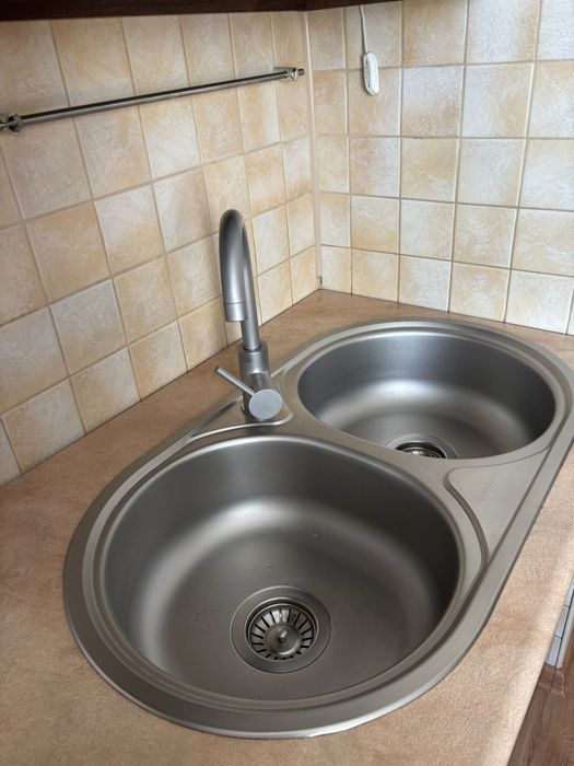 Zlewozmywak srebrny z baterią