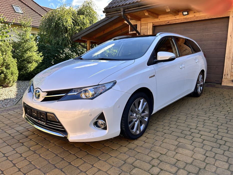 Toyota Auris 1.8 Hybryd bogata opcja