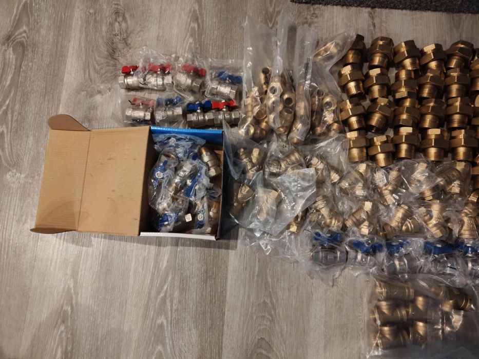 Duzy zestaw armatury