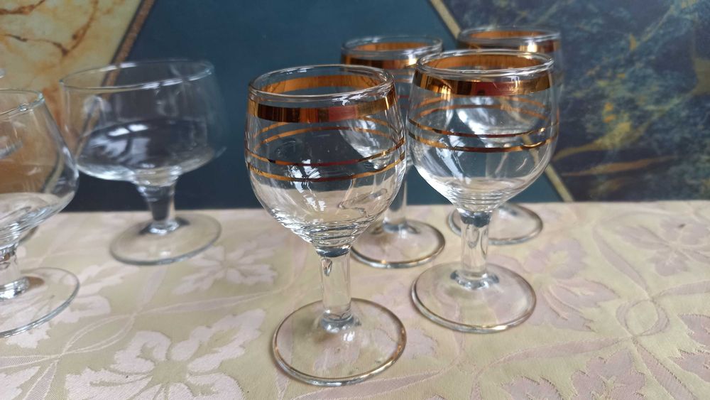 zestaw 4 niedużych kieliszków na nóżce do wódki, nalewek -PRL