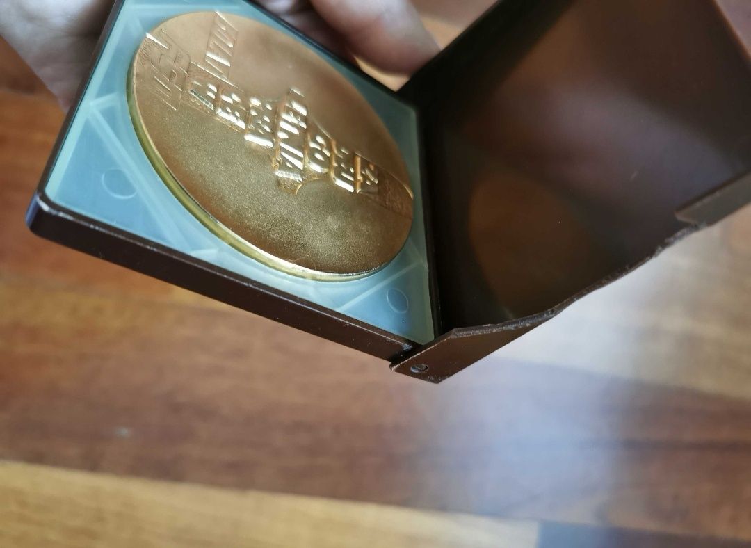 Złoty medal 30 lat za zasługi za długoletnią pracę w FSO