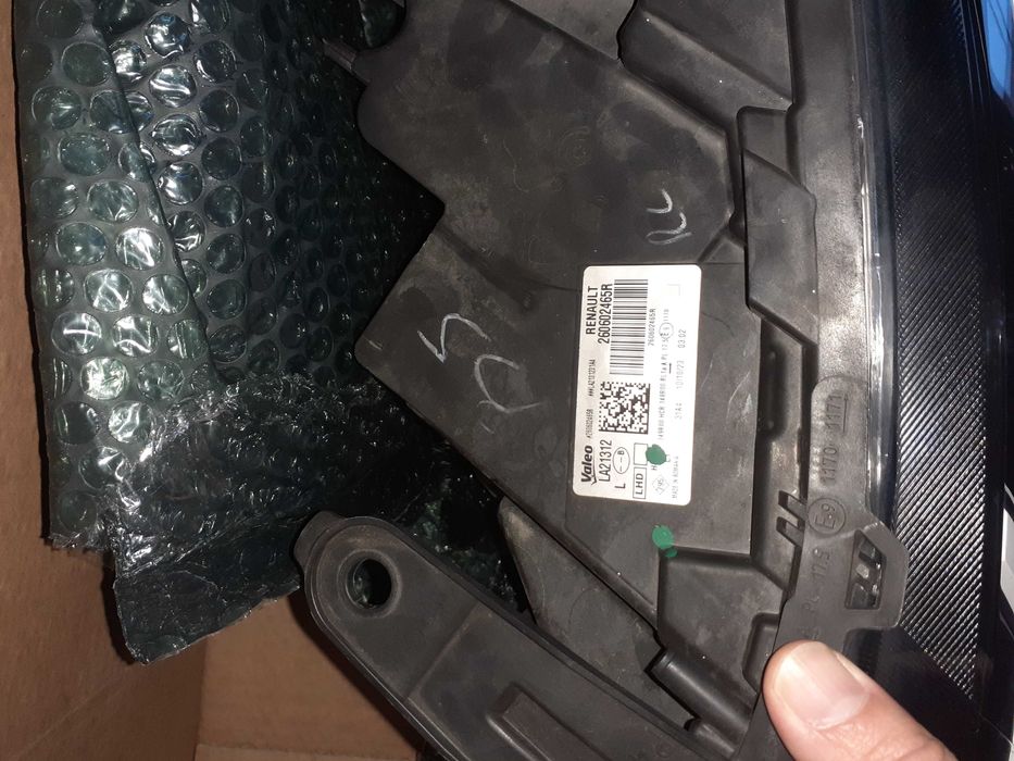 Farol principal lado esquerdo Dacia Duster 2023