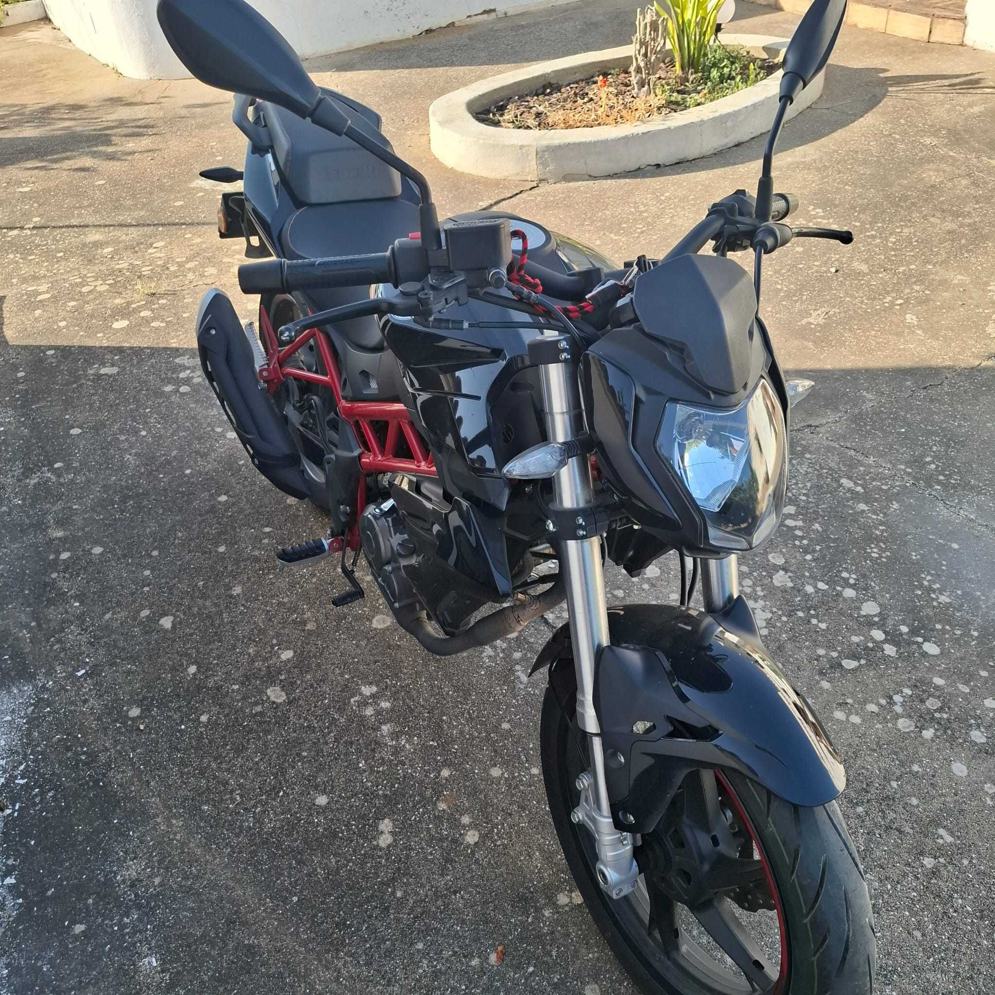 Moto Benelli BN125