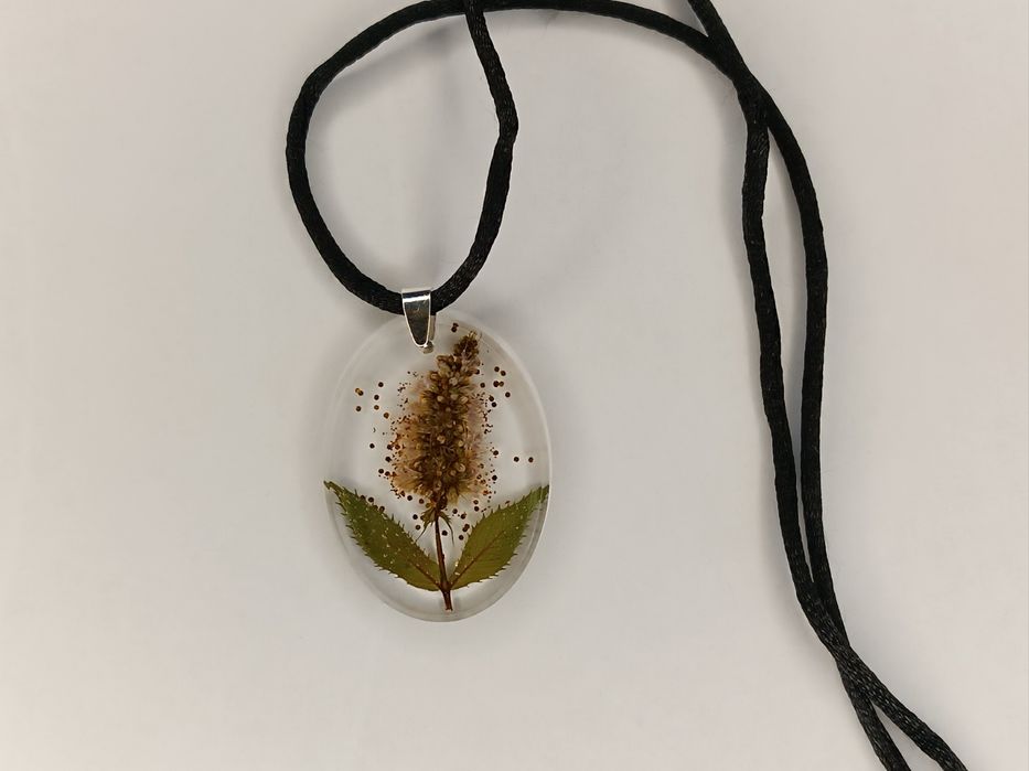 Прикраси, кулони, підвіски, комплекти із цвітом трав в епоксидні смолі