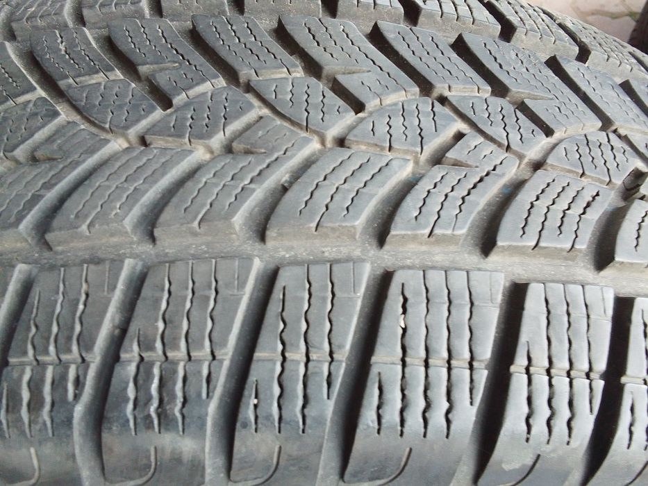 Opona zimowa 215/65r17 GOODYEAR 2019r 6mm