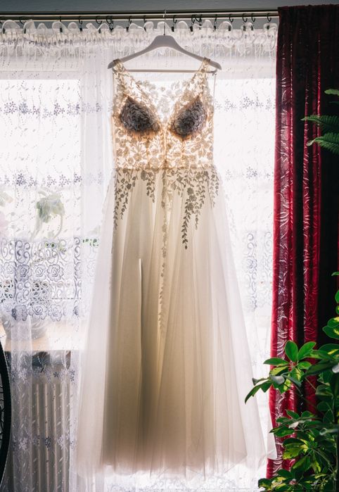 Suknia ślubna - ręcznie zdobiona [WELON długi GRATIS]