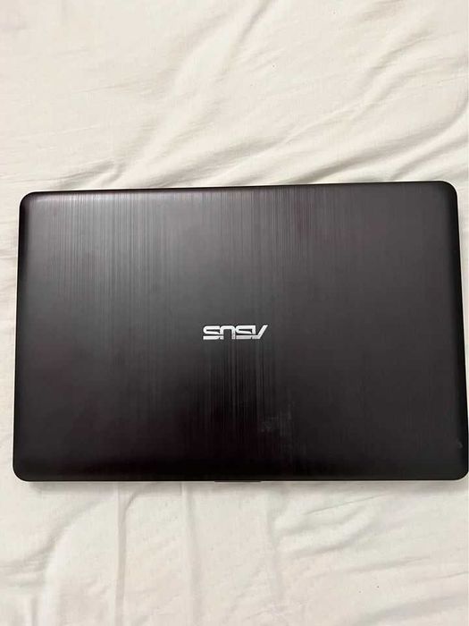 Portátil ASUS VivaBook Max
