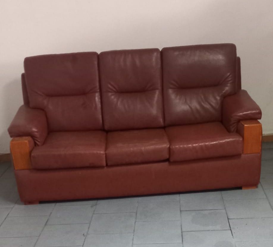 Sofá cama em pele sintética