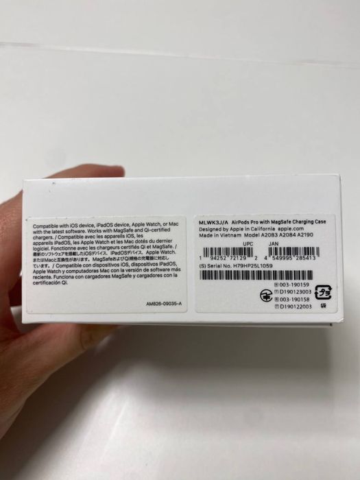 Продам AirPods Pro with MagSafe Case