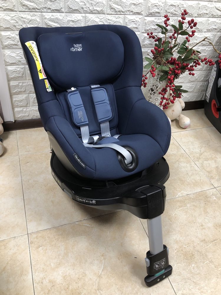 Автокрісло Britax Römer DUALFIX M i-SIZE Група 0+/1 (0-18 кг) 360