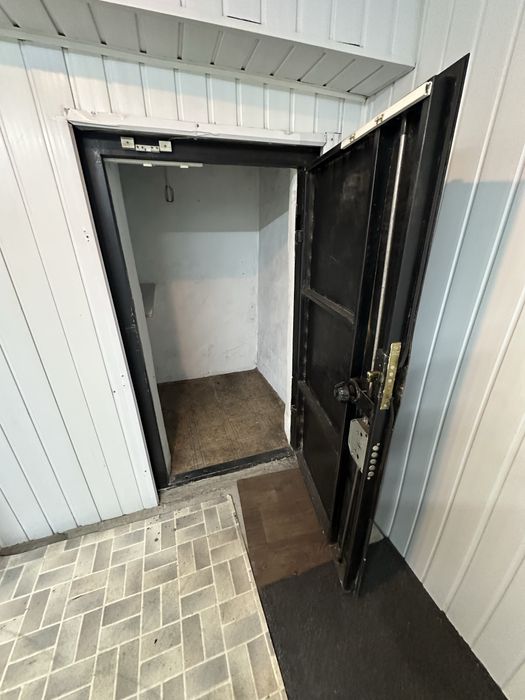 Оренда офісу 220 м² — 7 кабінетів, цоколь, вул. Незалежної України, 51
