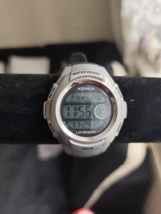 wodoszczelny zegarek XONIX. CT

zegarek firmy XONIX. CT