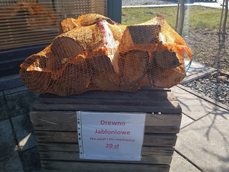 Drzewo drewno jabłoń czereśnia opał ognisko wędzenie