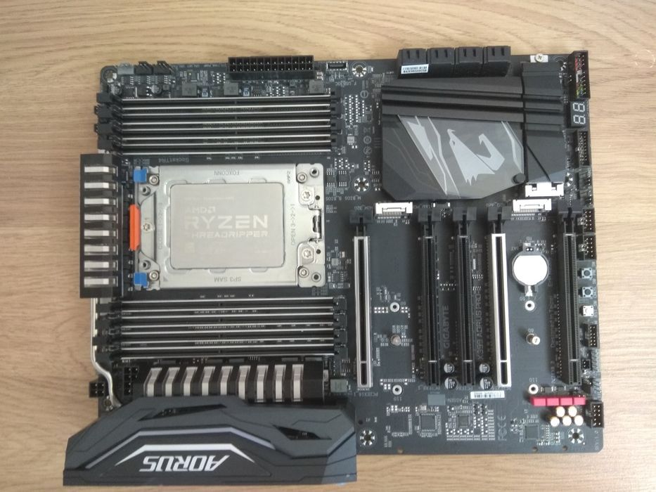 AMD Thredripper 1920x (комплект: процессор, материнская плата и кулер)