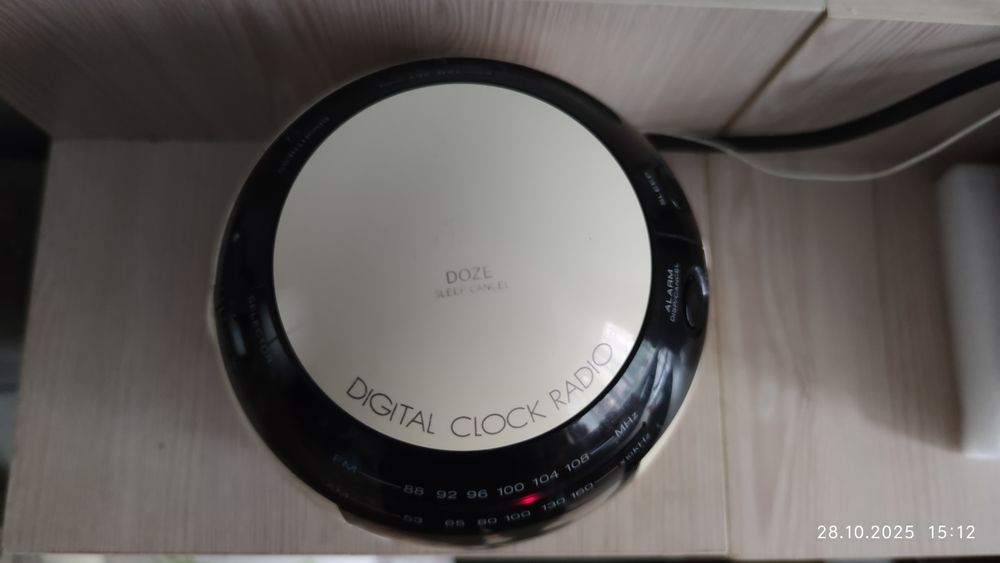 Радиоприемник ,часы, будильник Panasonic RS-70 (Made in Singapore)