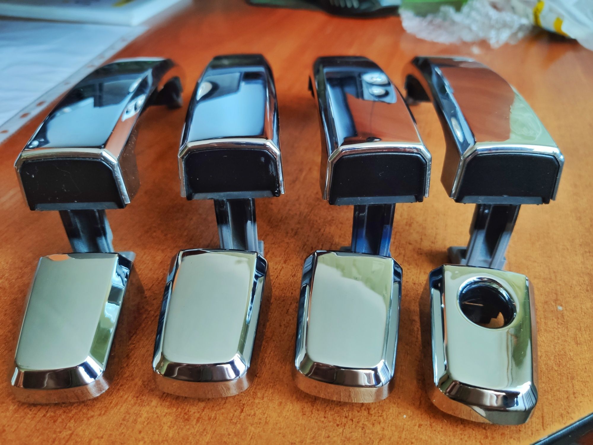 Комплект оригинальных внешних дверных ручек Chevrolet Epica