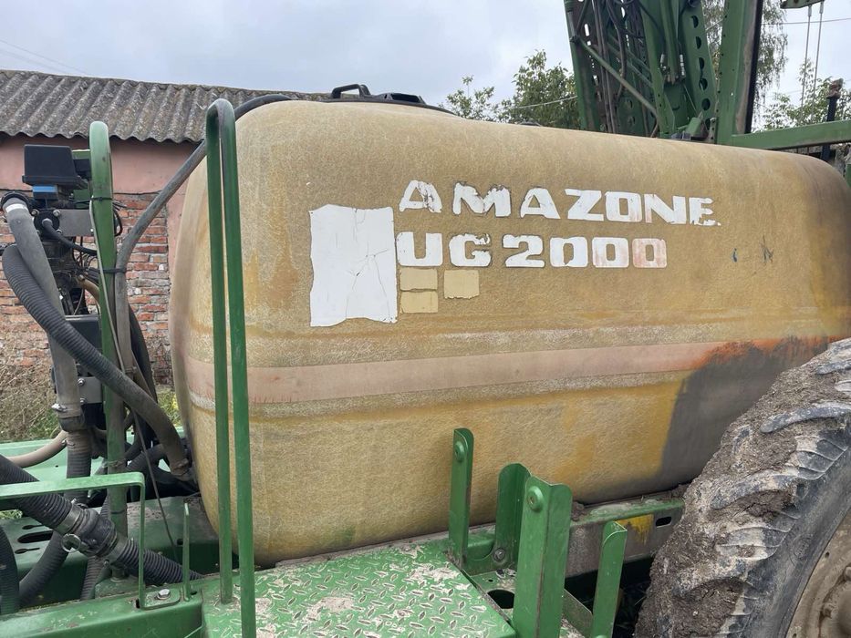 Продам Причіпний оприскувач amazone ug2000