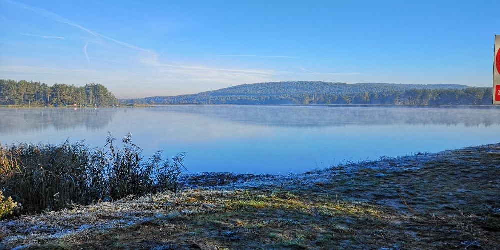 Działka budowlana Małogoszcz nad zalewem w lesie osiedle