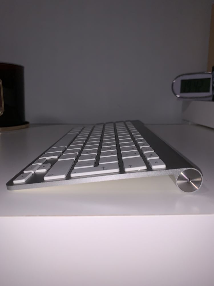 Apple Wireless Keyboard Português - não conecta